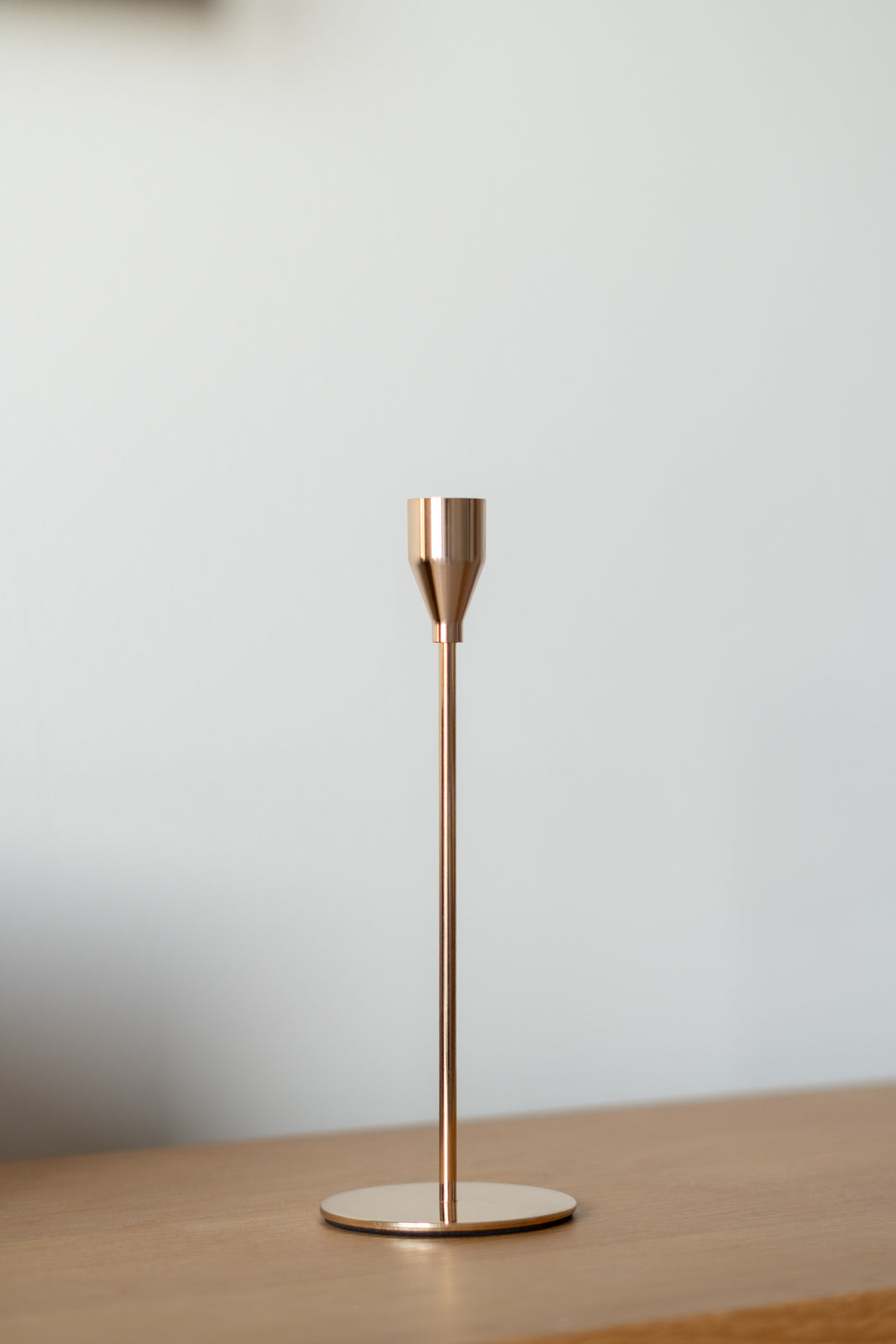 Castiçal Alto Dourado | Design Minimalista