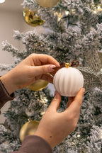 Vela Bola de Natal: Brilho Mágico (Chocolate e Café)