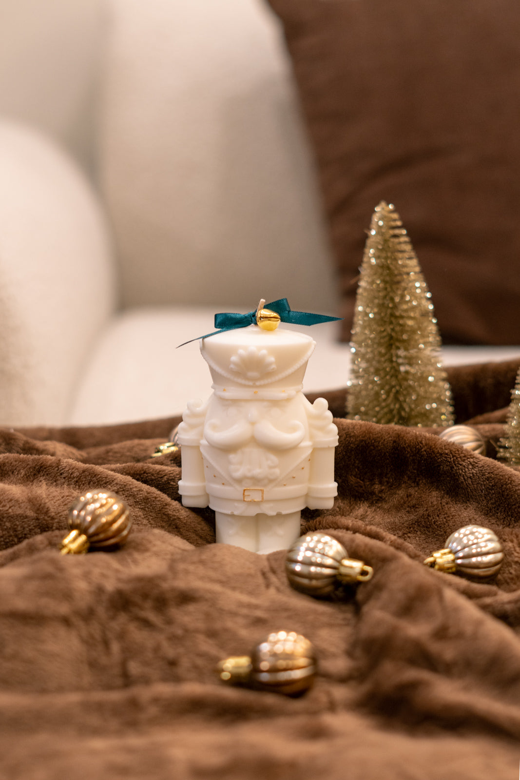 Vela Artesanal Quebra-Nozes: Toque Dourado (Canela)