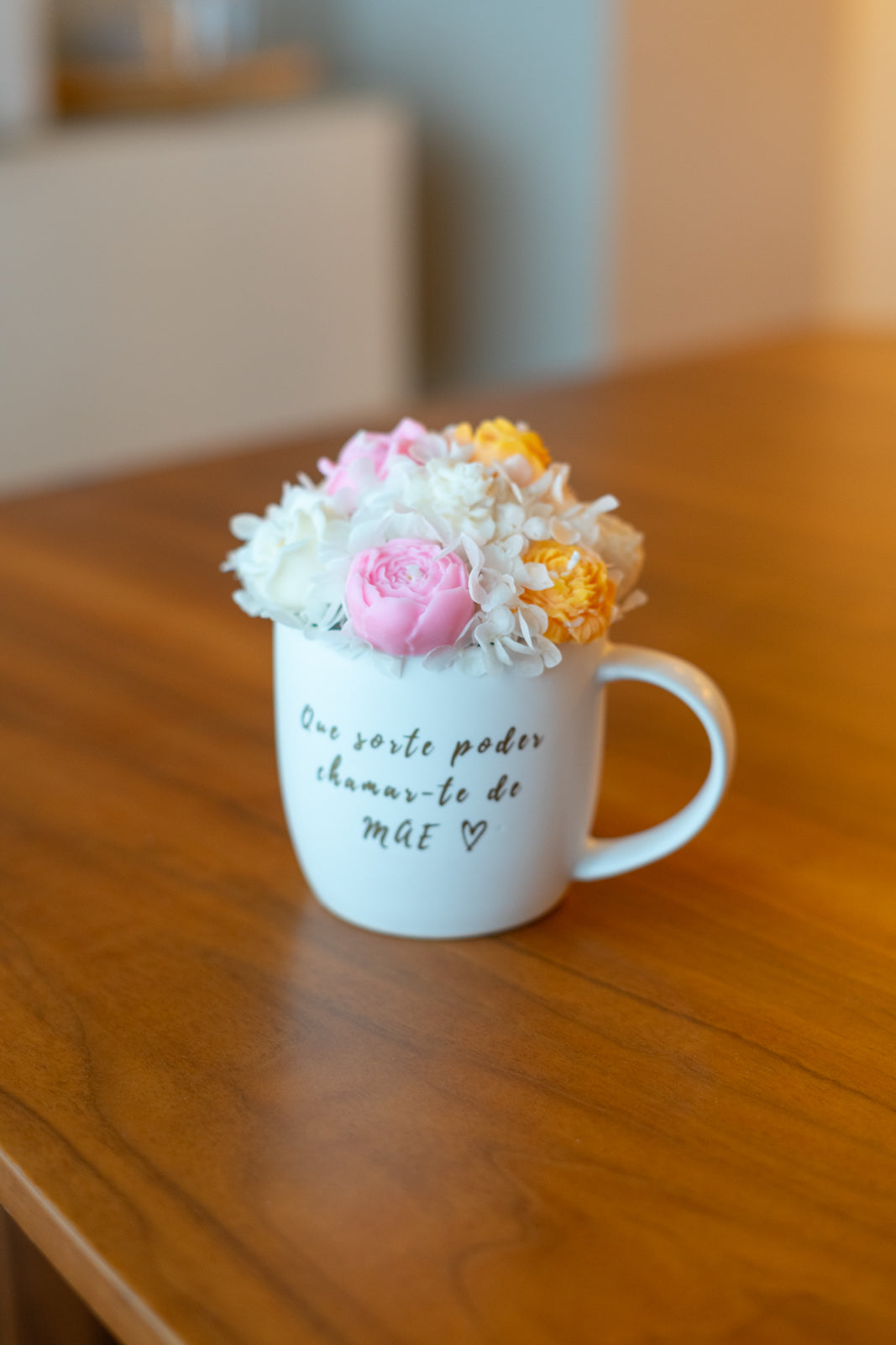Caneca com Flores Eternas para Mãe – Presente Especial Dia da Mãe