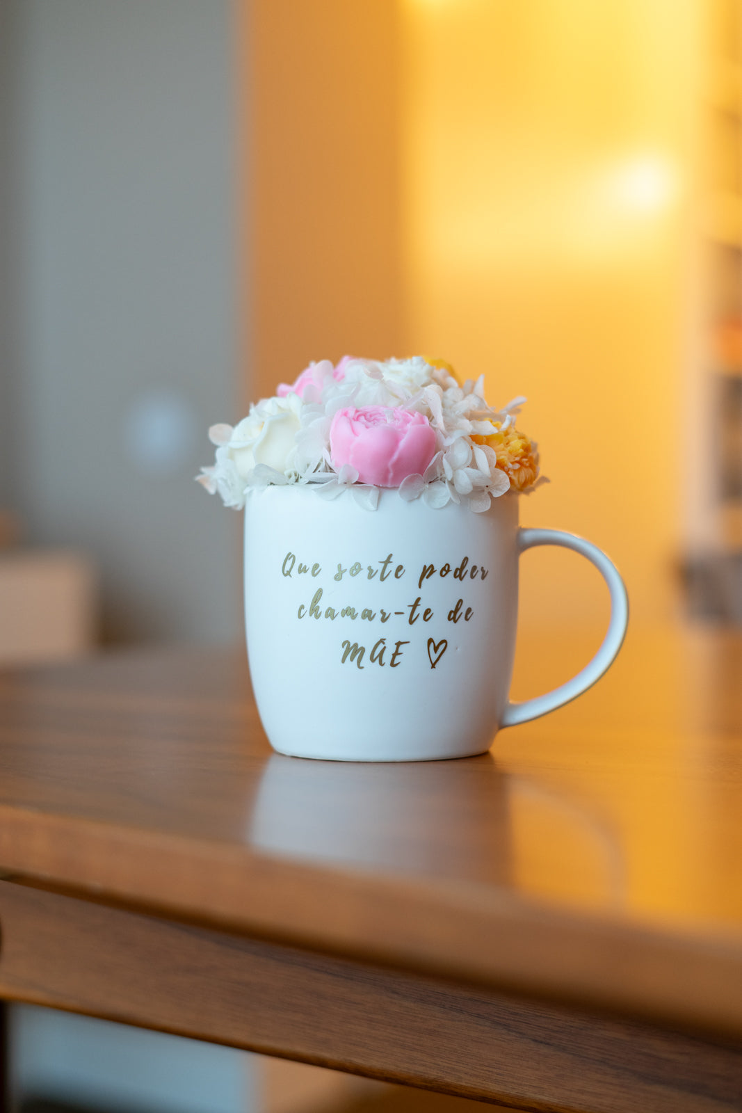 Caneca com Flores Eternas para Mãe – Presente Especial Dia da Mãe